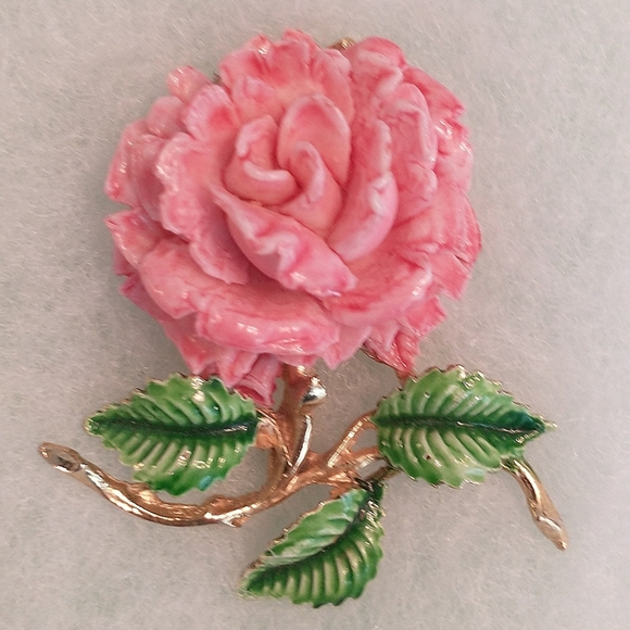 Vintage, unsigned pink rose and gold tone brooch. 2 inch. - Picture 5 of 5